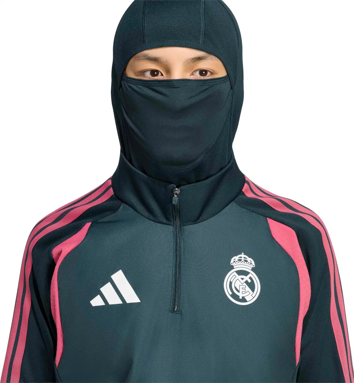 Haut d’hiver Real Madrid vert à bandes roses, cagoule relevée sur le visage